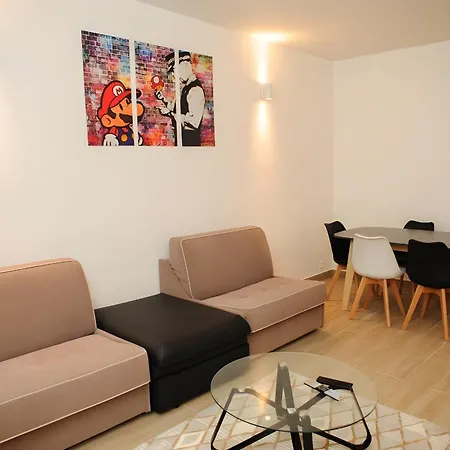 Grand T2 Proche Soleil Et Metro Апартаменты *